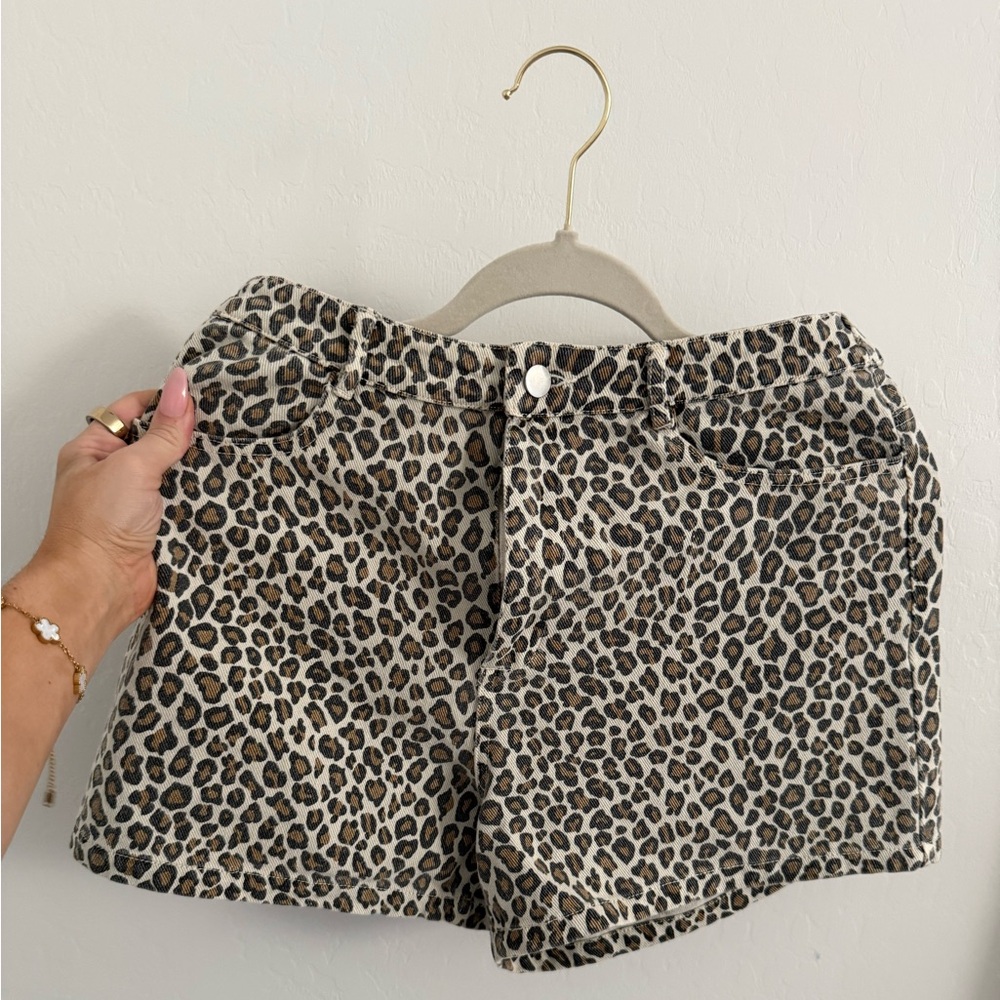 Gilli High Waist Leopard Print Shorts